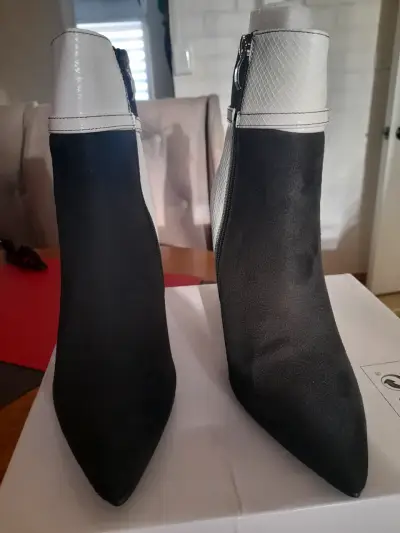 Botines de tacón bicolor blanco y negro - miniatura 3