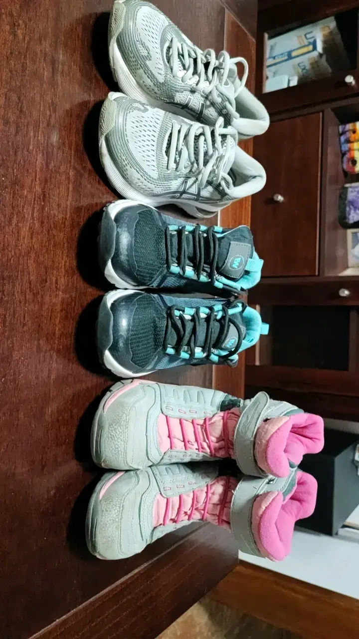 Lote de zapatillas deportivas para niños
