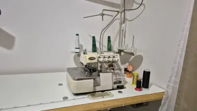 Máquina overlock industrial Typical usada - miniatura 1
