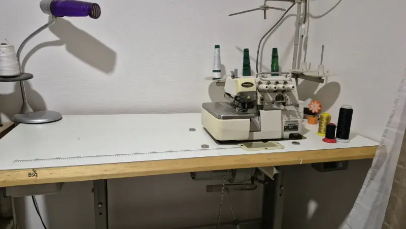 Máquina overlock industrial Typical usada - 2