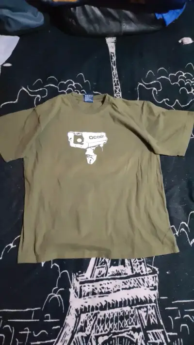 Polera verde con diseño - miniatura 1