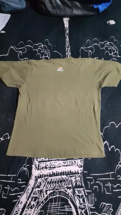 Polera verde con diseño - miniatura 2
