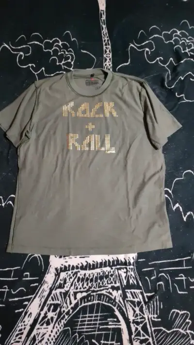 Polera verde con diseño Rock & Roll - miniatura 1