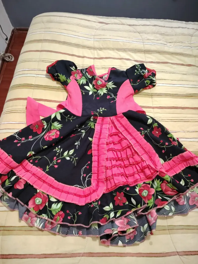 Vestido infantil huasa