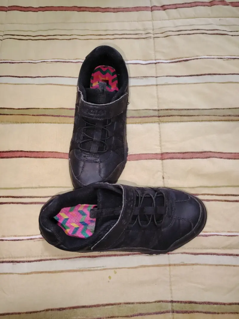 Zapatillas negras Skechers para niños