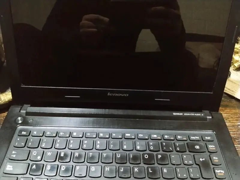 Laptop Lenovo con audio Dolby - 1