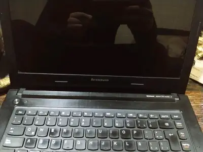 Laptop Lenovo con audio Dolby - miniatura 1