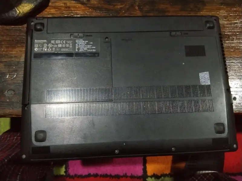Laptop Lenovo con audio Dolby - 4
