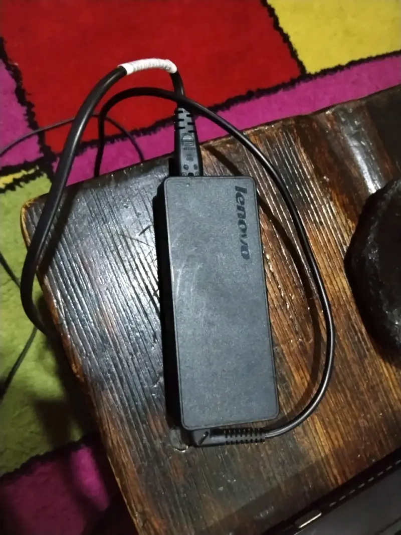 Laptop Lenovo con audio Dolby - 5