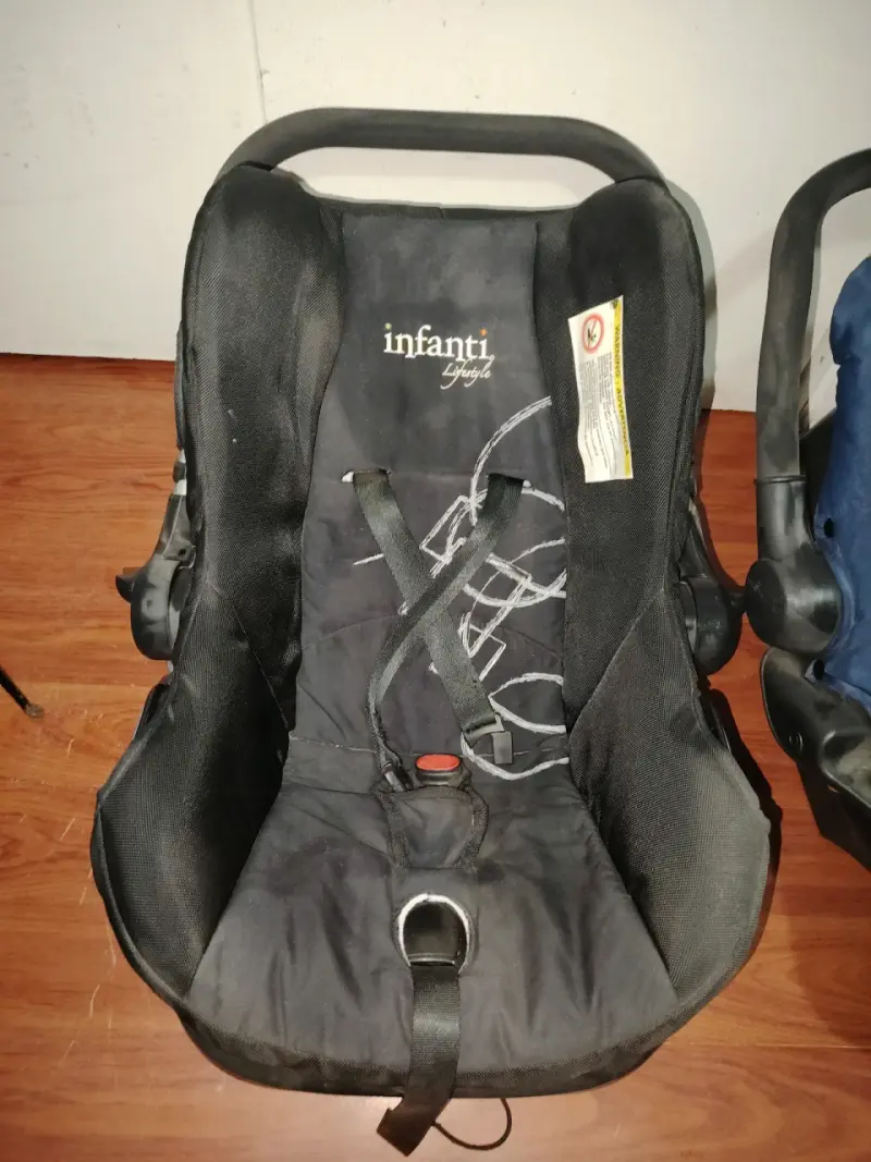 Silla de auto Infanti negra para bebé - 1