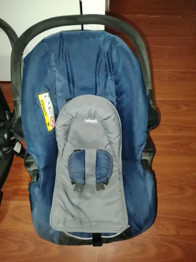 Silla de auto Infanti negra para bebé - miniatura 2