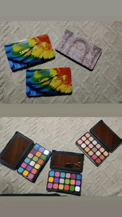 Paletas de sombras Revolution colores vibrantes - miniatura 2