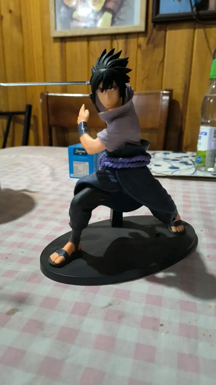 Figura de acción anime sasuke con espada - 1