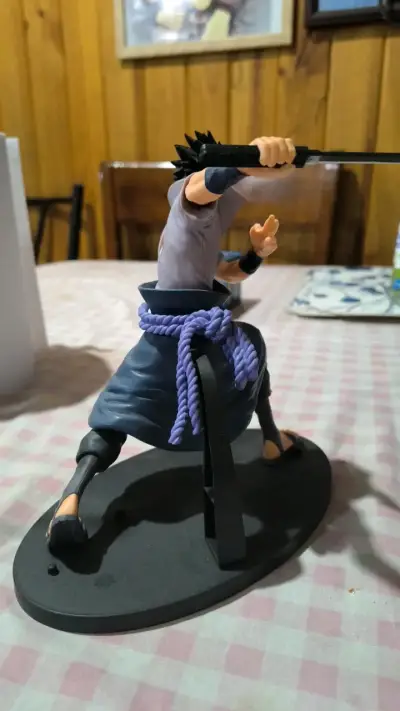 Figura de acción anime sasuke con espada - miniatura 3
