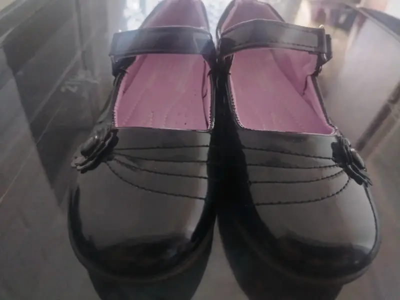 Zapatos de charol negros para niña - 1