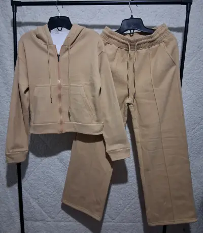 Conjunto deportivo beige para mujer - miniatura 2