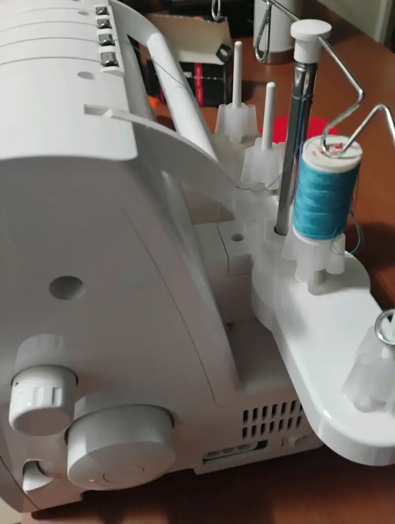 Máquina de coser Singer S0105 con luz LED - 4
