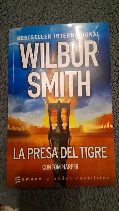 Libro 'La Presa del Tigre' de Wilbur Smith - miniatura 1