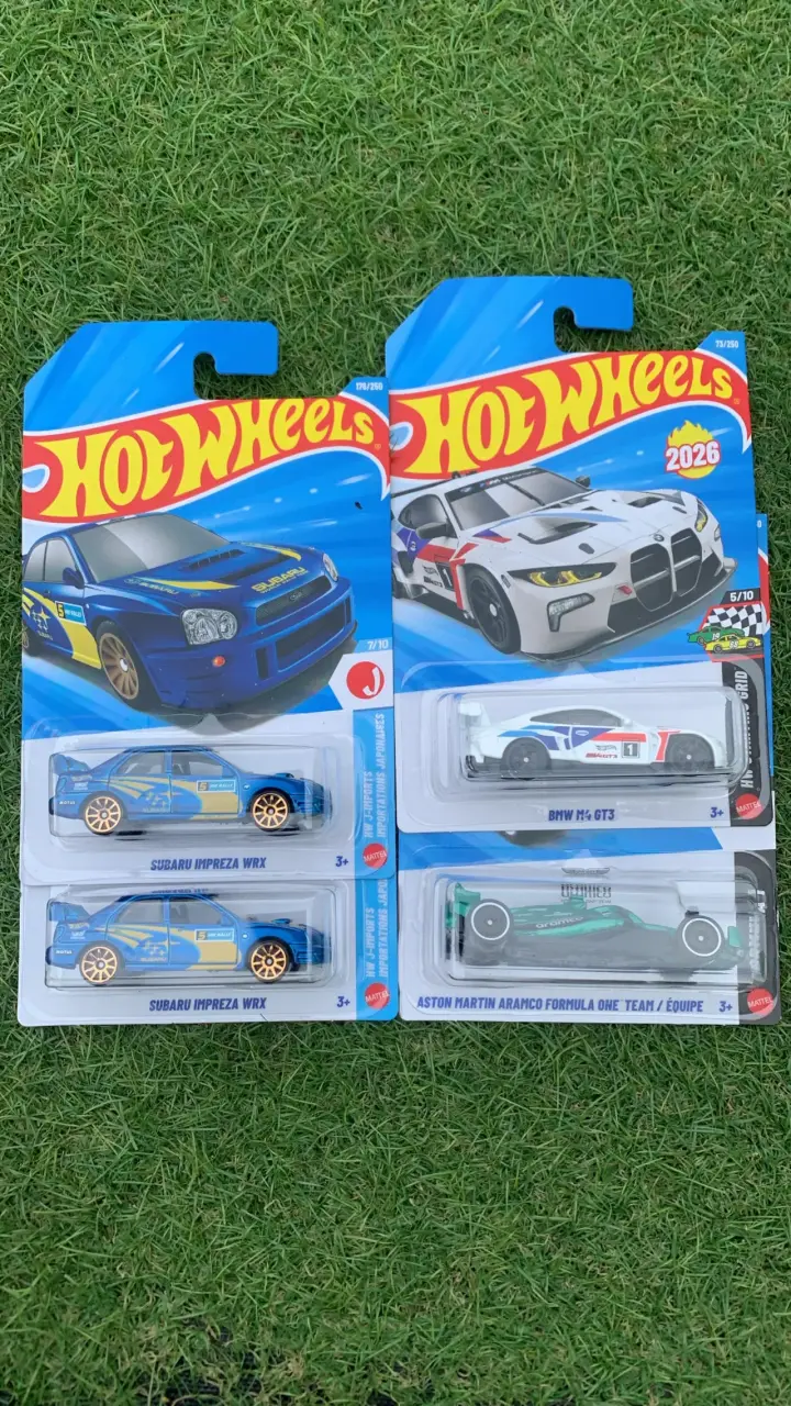 Set de autos Hot Wheels Subaru y BMW