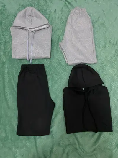 Conjunto de buzos deportivos gris y negro - miniatura 1