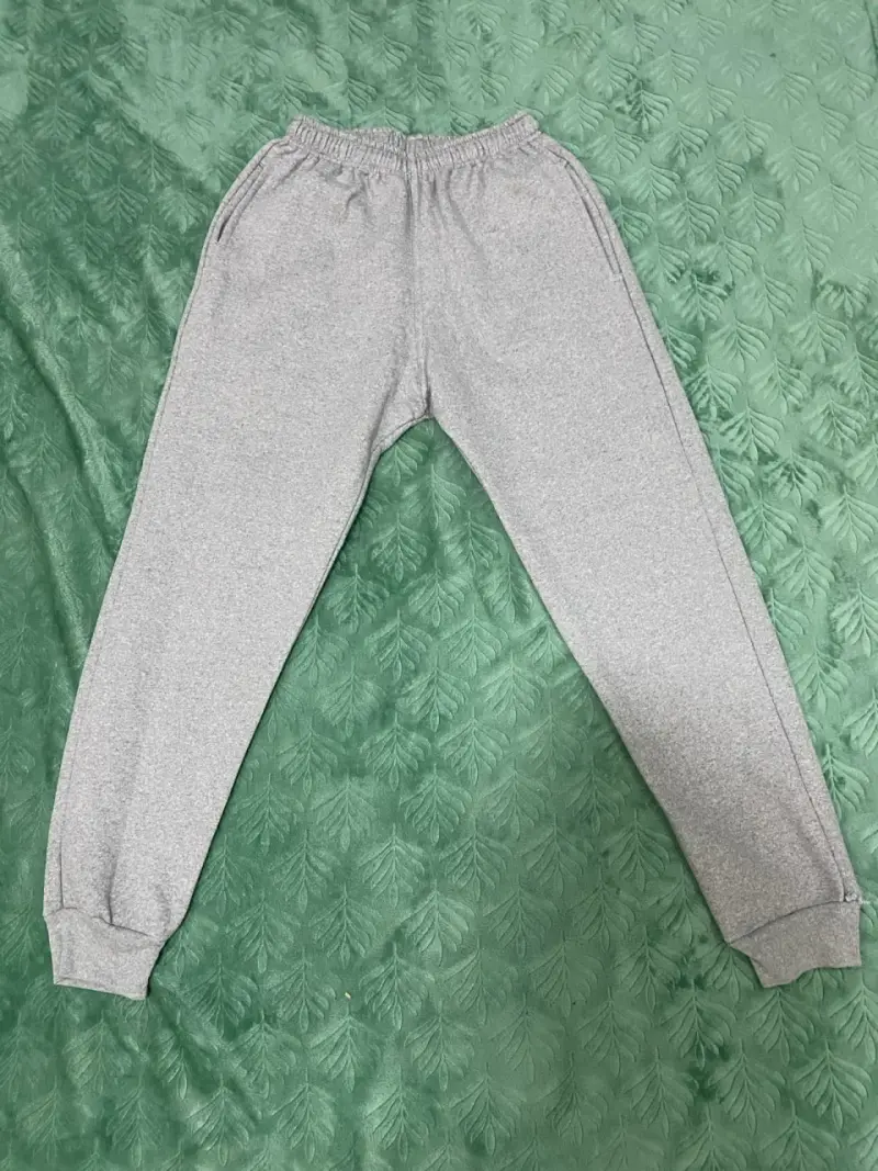 Conjunto de buzos deportivos gris y negro - 3
