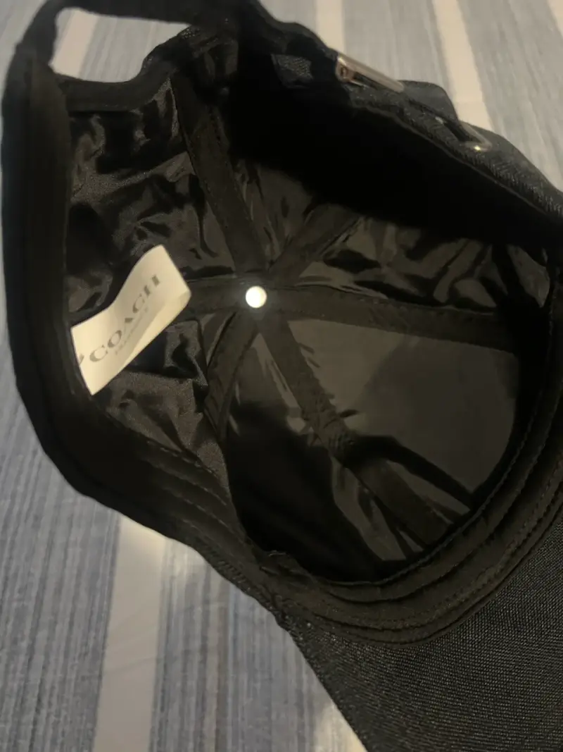 Gorra negra con letra C bordada - 5