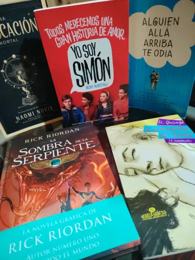 Colección de novelas gráficas y libros juveniles - miniatura 1
