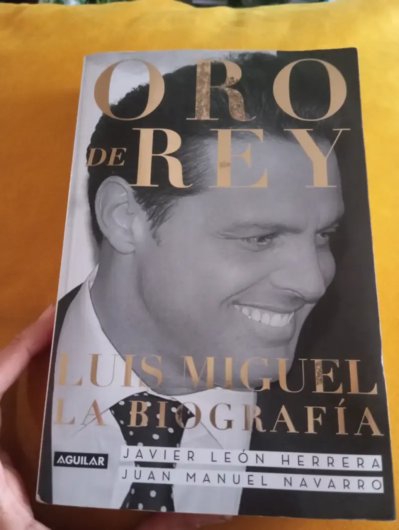 Libro 'Oro de Rey' de Luis Miguel - 1