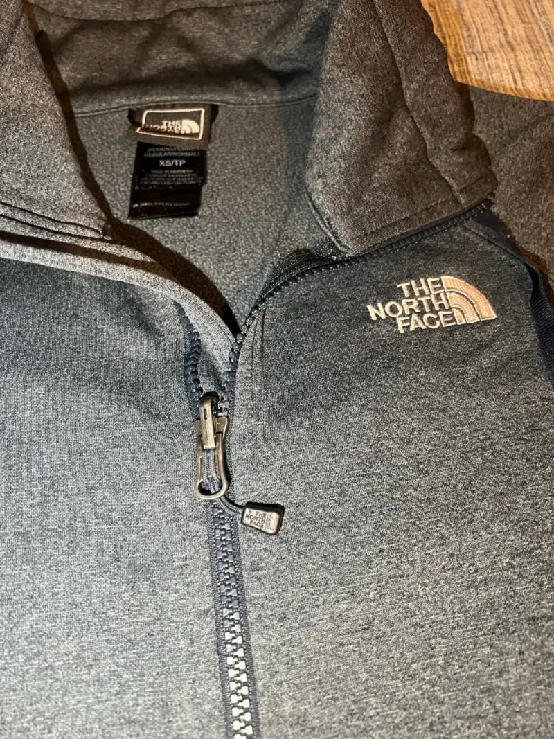 Chaqueta The North Face gris con cierre - 2