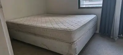 Colchón matrimonial en buen estado - miniatura 1