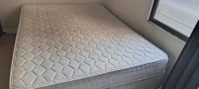 Colchón matrimonial en buen estado - miniatura 2