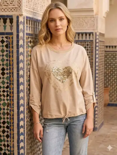 Polera con diseño de corazón dorado - miniatura 1
