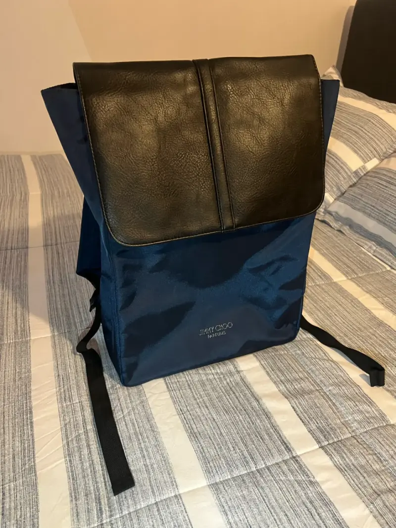 Mochila Jimmy Choo azul y negra - 2