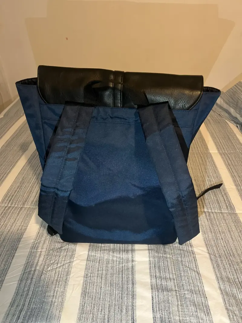 Mochila Jimmy Choo azul y negra - 4