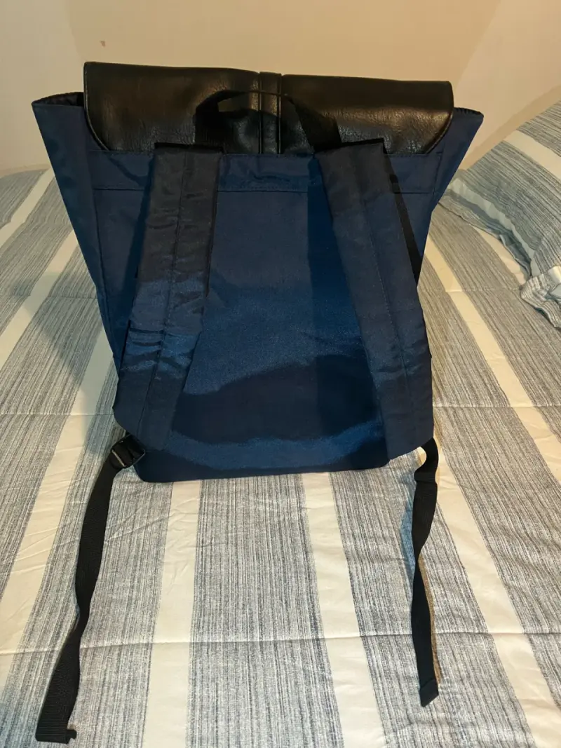 Mochila Jimmy Choo azul y negra - 5