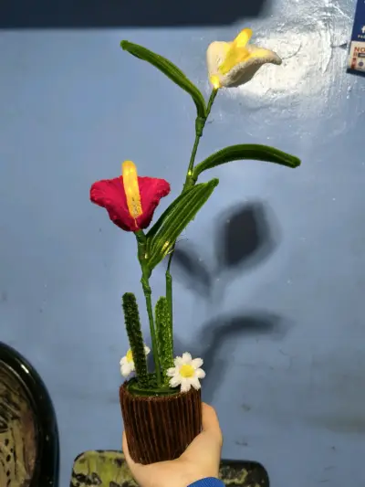 Decoración floral de limpiapipas en maceta con luz - miniatura 1