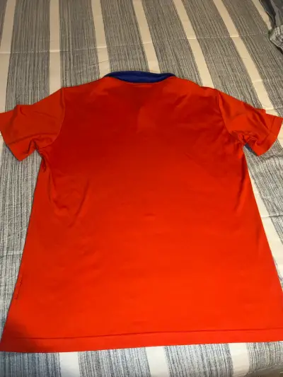 Polera deportiva Reebok roja con cuello azul - miniatura 5