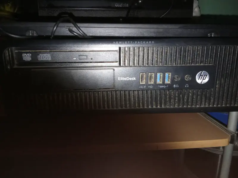 PC de escritorio HP EliteDesk con unidad DVD - 1