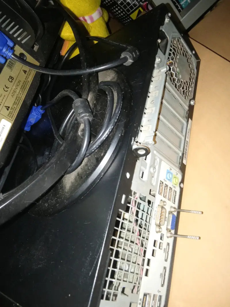 PC de escritorio HP EliteDesk con unidad DVD - 3
