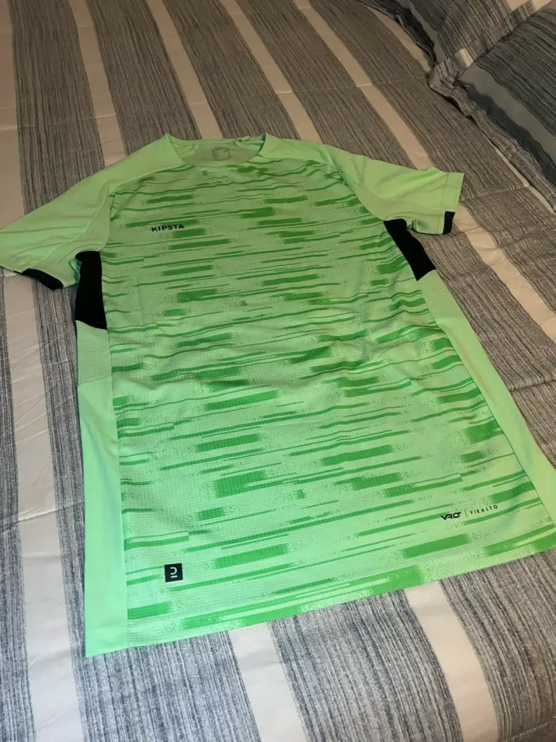 Polera deportiva Kipsta verde para hombre - 1