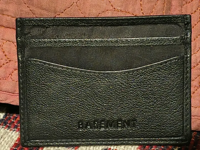 Tarjetero de cuero negro Basement