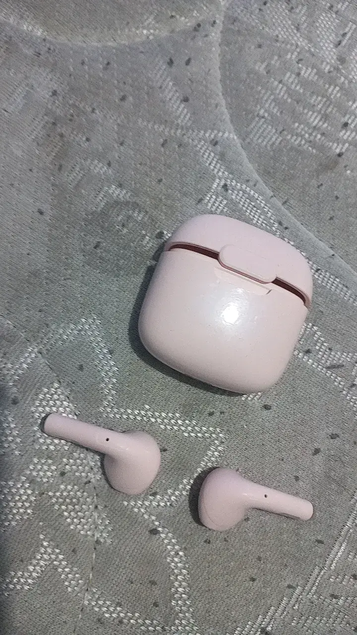 Auriculares inalámbricos rosados con estuche - 1