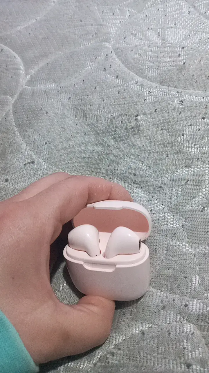Auriculares inalámbricos rosados con estuche - 2