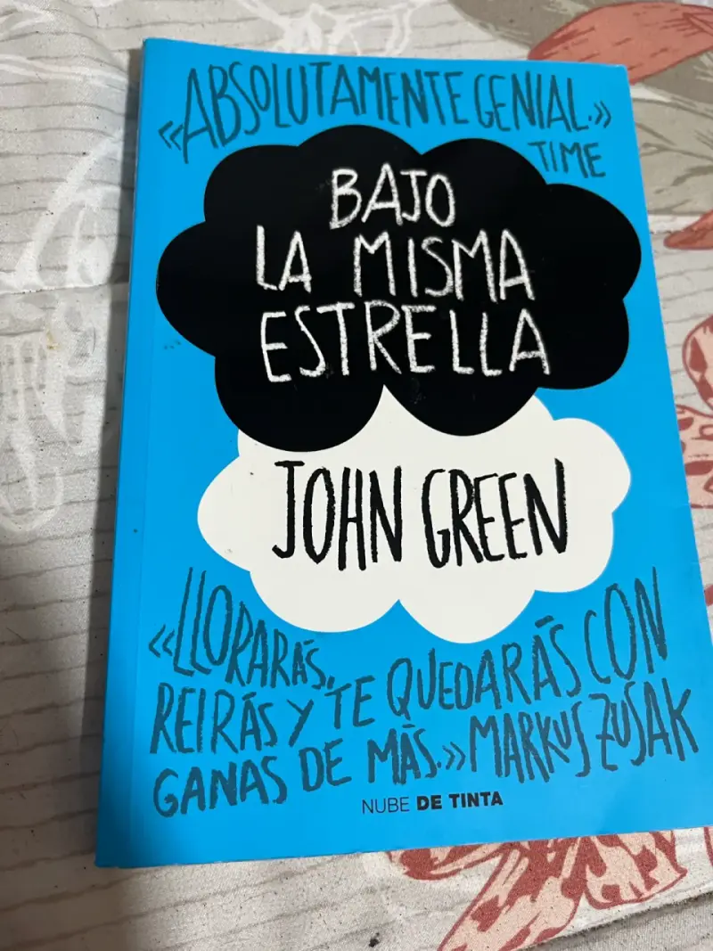Libro 'Bajo la Misma Estrella' de John Green - 1