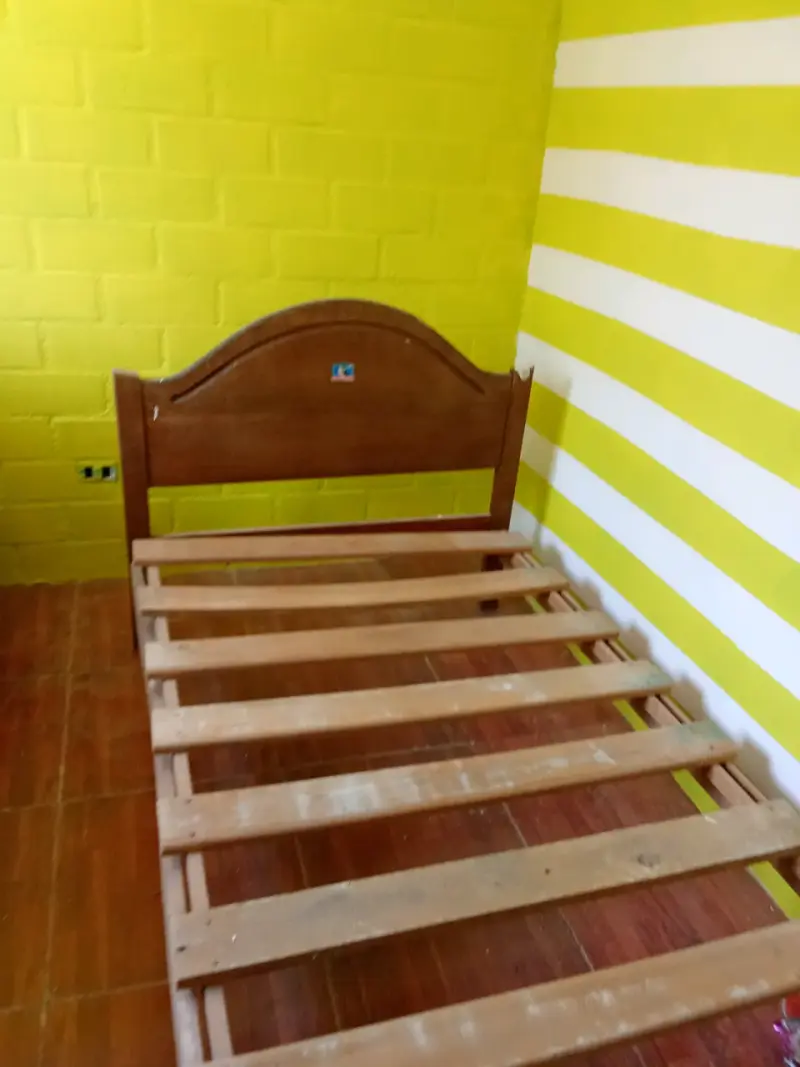 Cama individual de madera en buen estado - 2