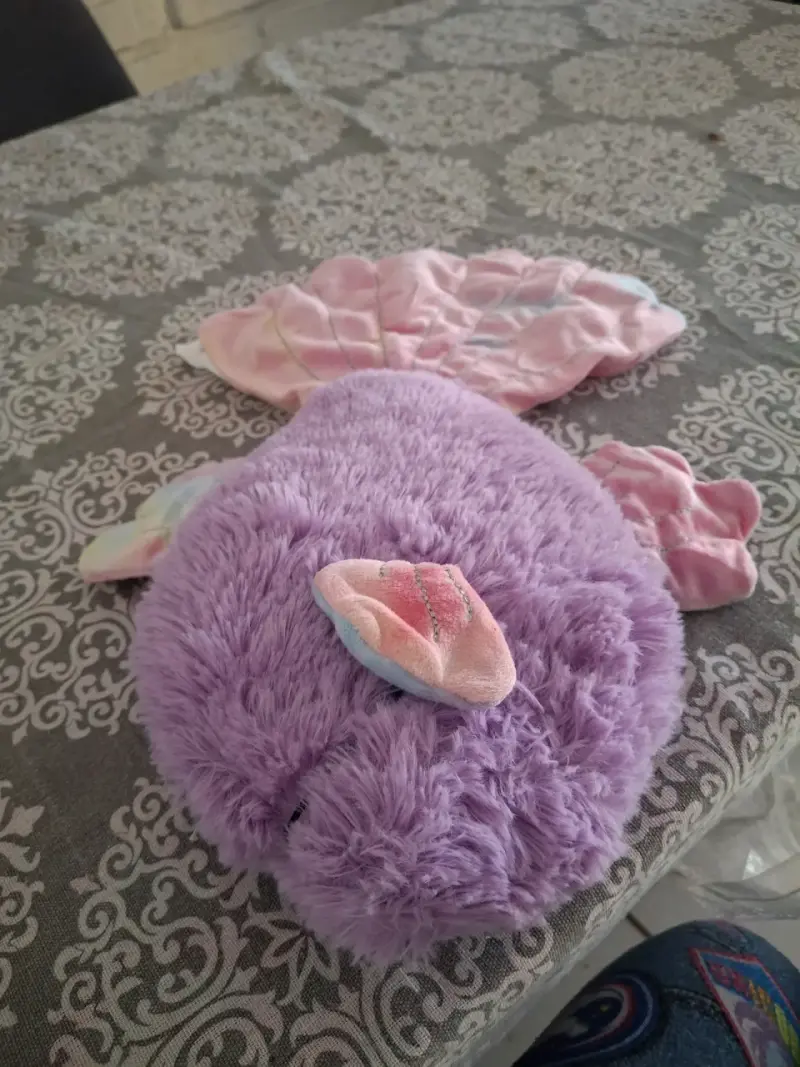 Peluche de pez morado con aletas rosas - 1