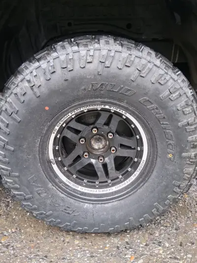 Neumático todoterreno Mud Cruiser 285/75/16 - miniatura 1