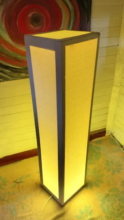 Lámpara de pie moderna con luz cálida - miniatura 1