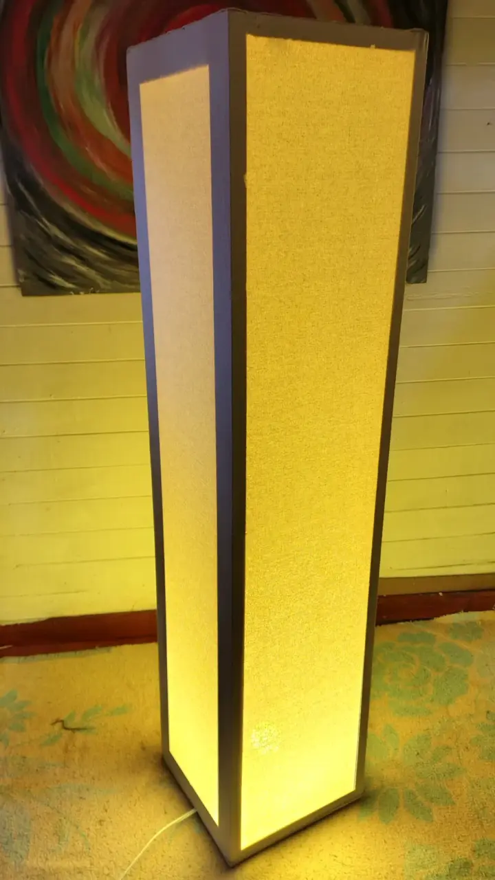 Lámpara de pie moderna con luz cálida - 3