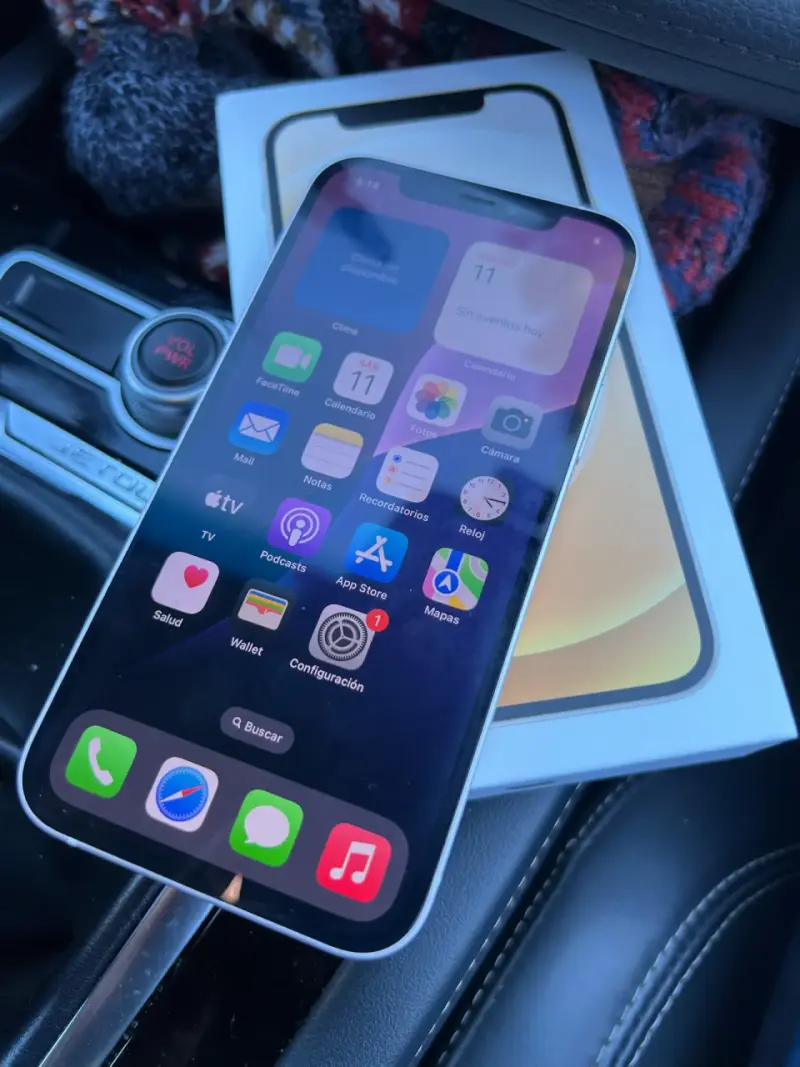 iPhone 12 en excelente estado con caja - 4